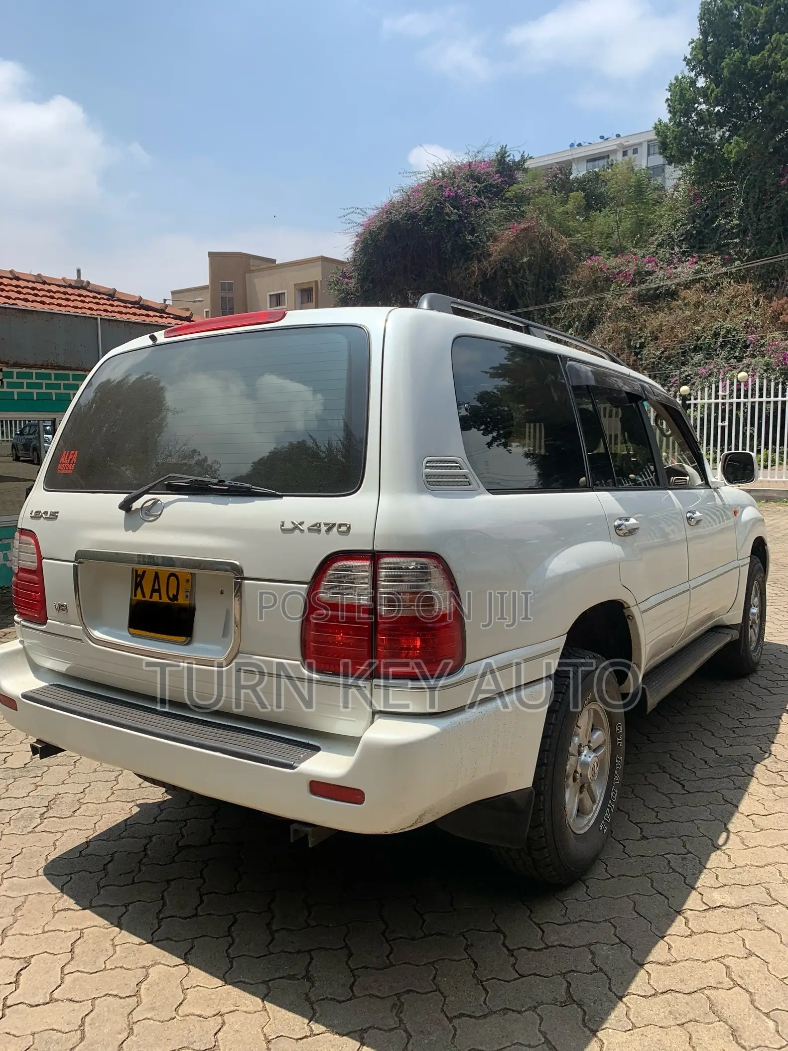 Lexus LX 470 AWD 2001 White