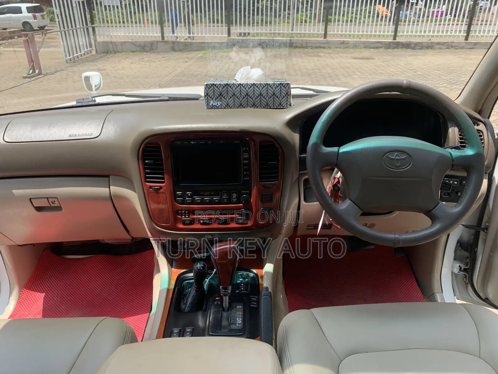 Lexus LX 470 AWD 2001 White