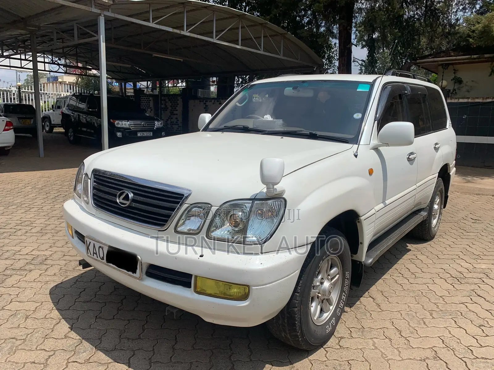 Lexus LX 470 AWD 2001 White