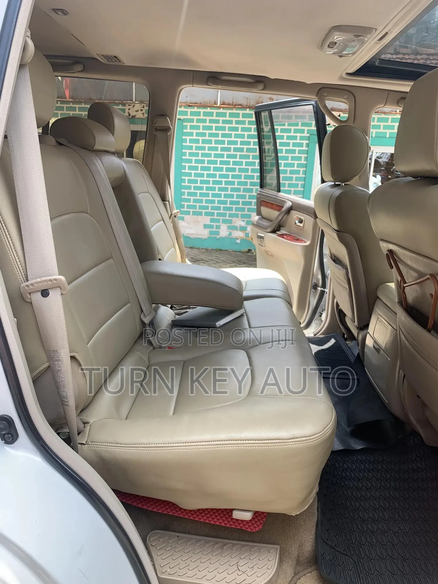 Lexus LX 470 AWD 2001 White
