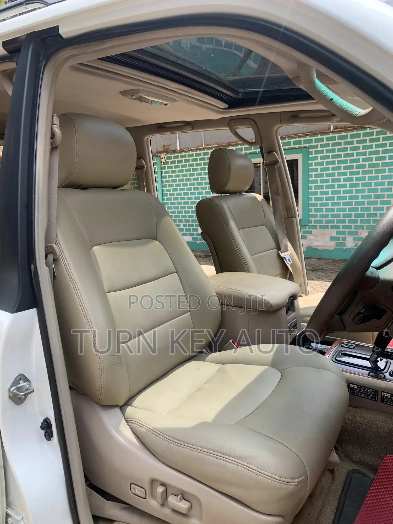 Lexus LX 470 AWD 2001 White