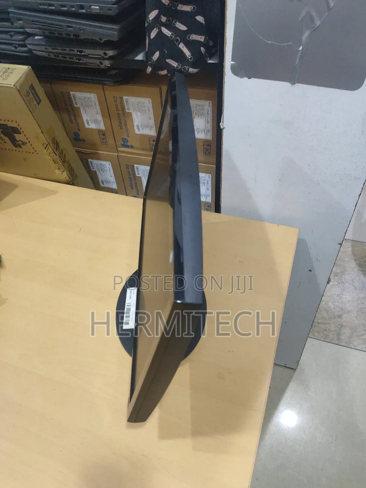 Samsung 19 Inches Stretch Monitor