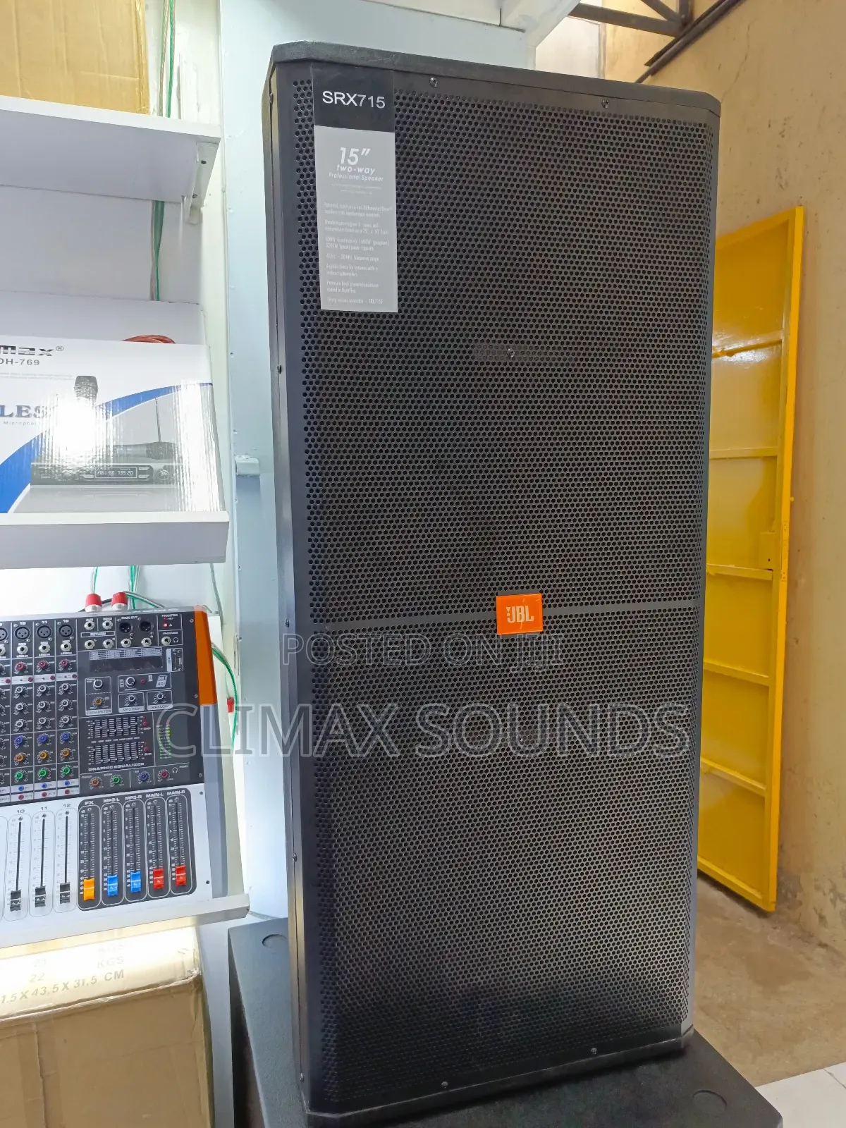 Full Range Speaker JBL SRX725
