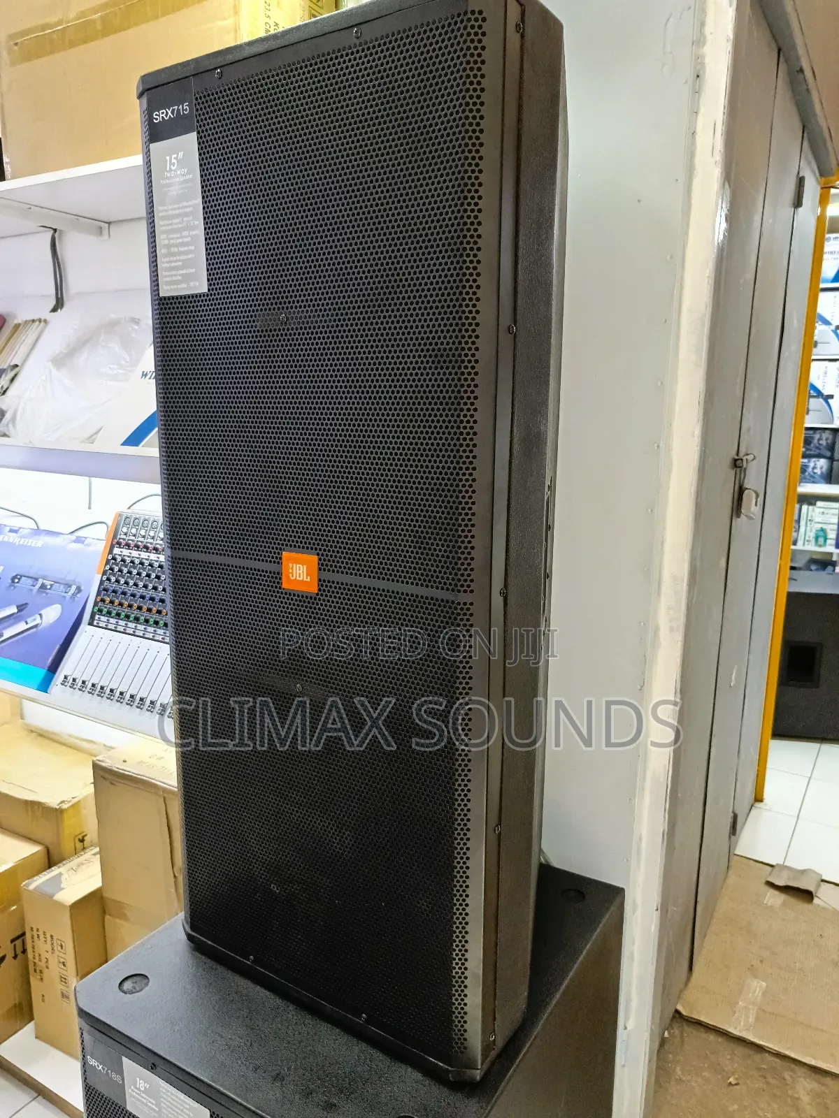 Full Range Speaker JBL SRX725