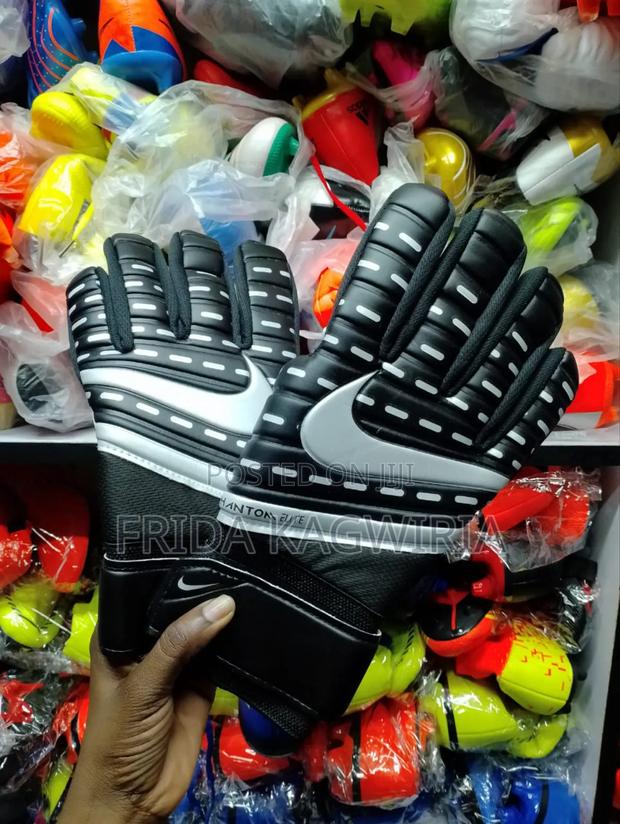 Phantom Elite Goalkeeper Gloves