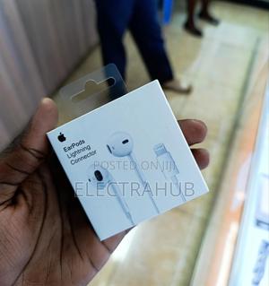 Apple Earpods Lighting Connector New Sealed in a Shop - thumbnail 2