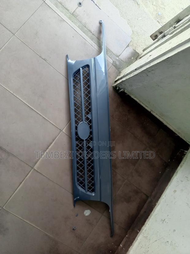 Front Grill Shark 5l/Grill Toyota Hiace Shark 5L