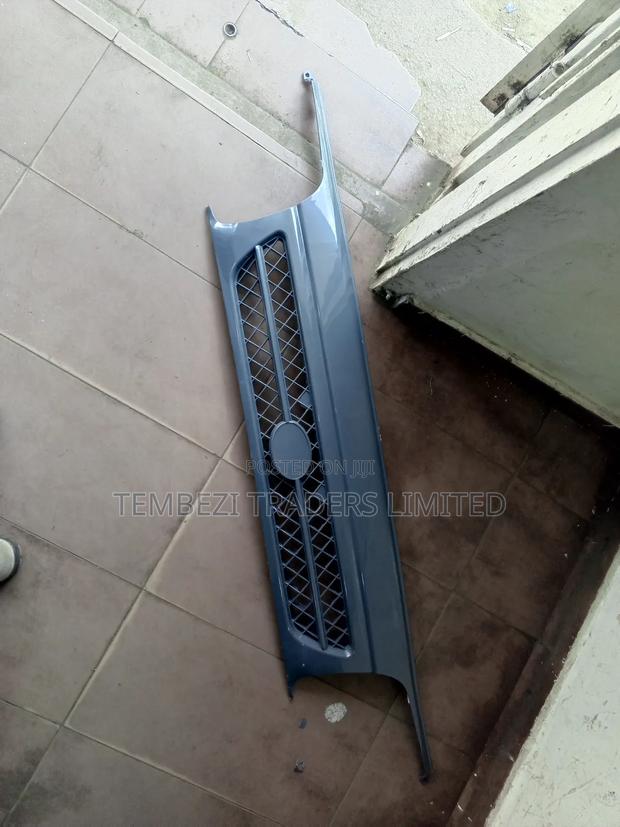 Grill Toyota Hiace Shark 5L Best Price Good Quality