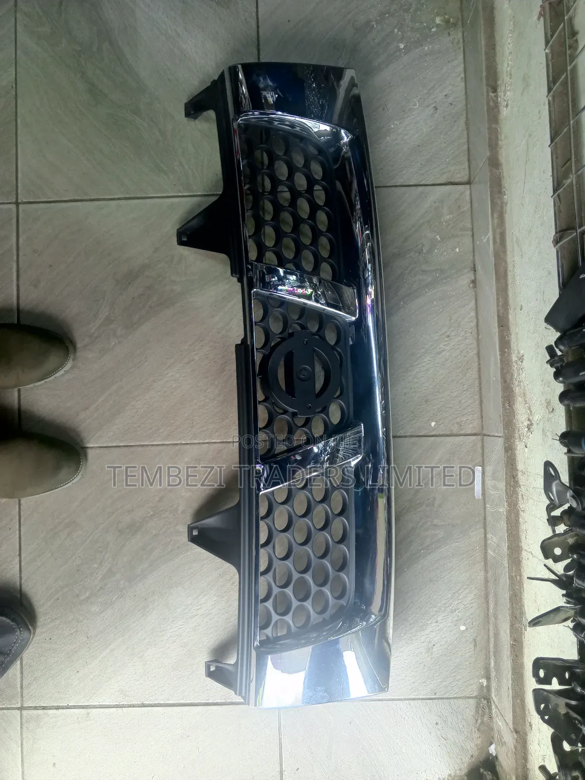 Grill/Grille Nissan Navara/Front Grilles Nissan Navara