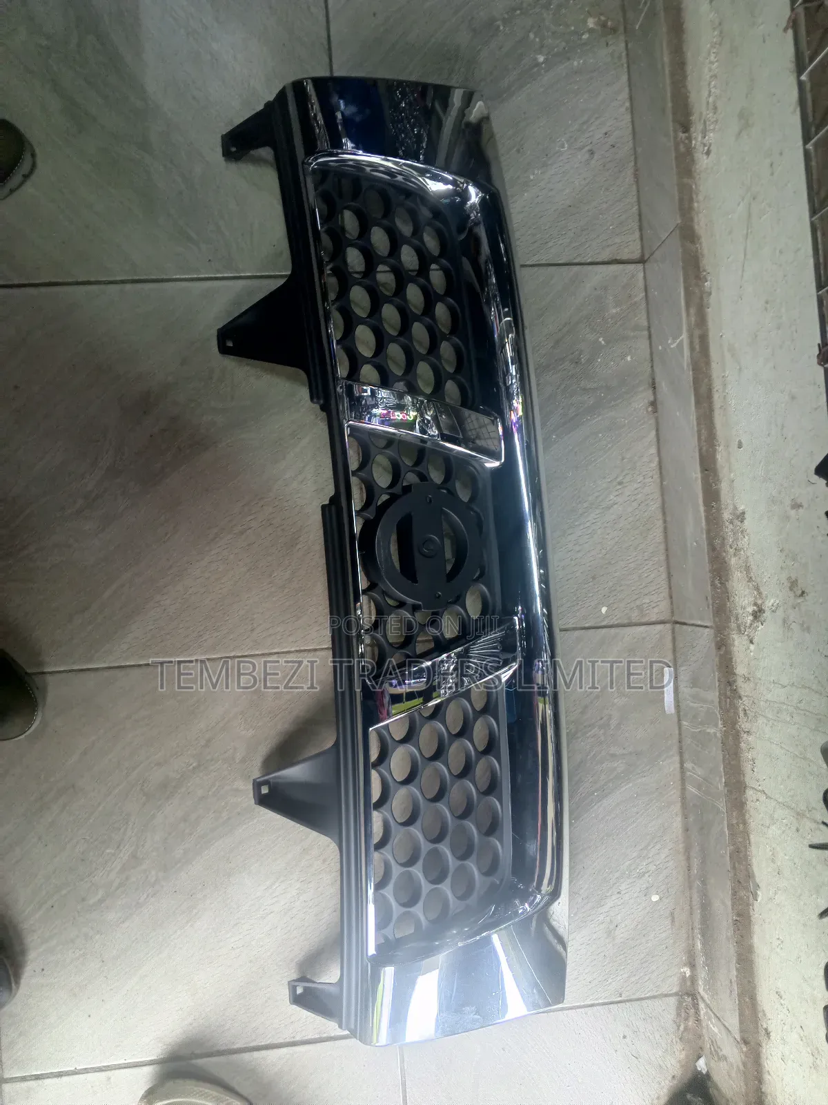 Grill/Grille Nissan Navara/Front Grilles Nissan Navara
