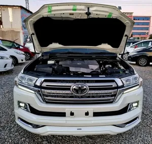 Toyota Land Cruiser 4.6 V8 ZX 2018 White
