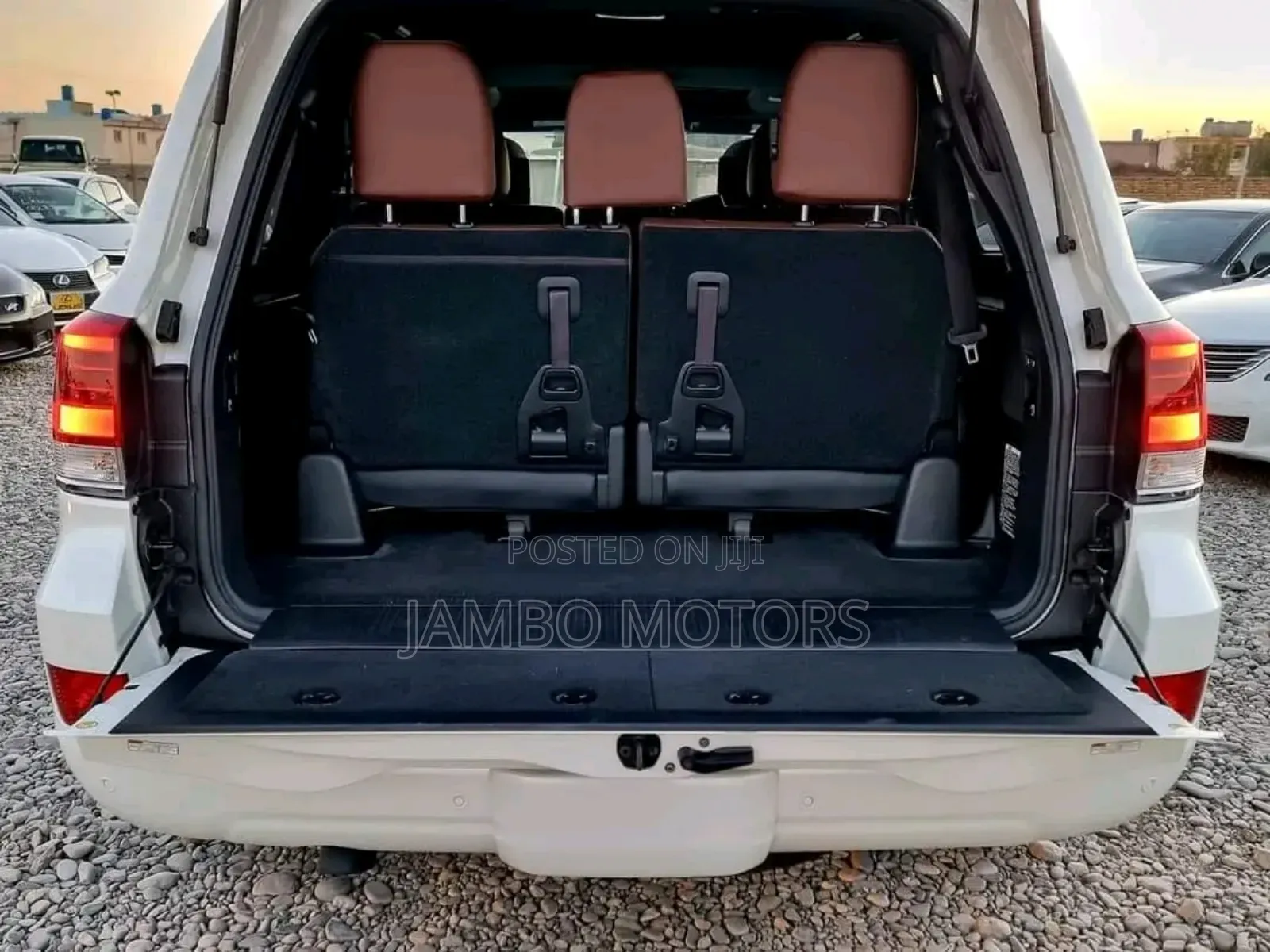 Toyota Land Cruiser 4.6 V8 ZX 2018 White
