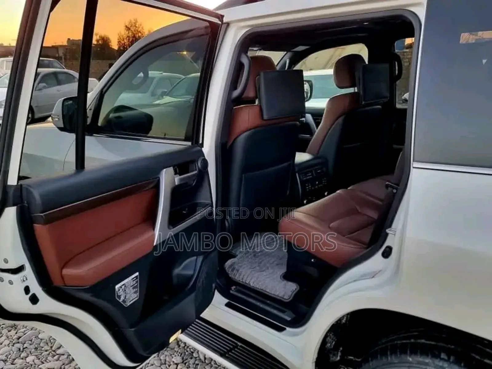 Toyota Land Cruiser 4.6 V8 ZX 2018 White