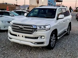Toyota Land Cruiser 4.6 V8 ZX 2018 White