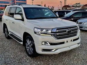 Toyota Land Cruiser 4.6 V8 ZX 2018 White