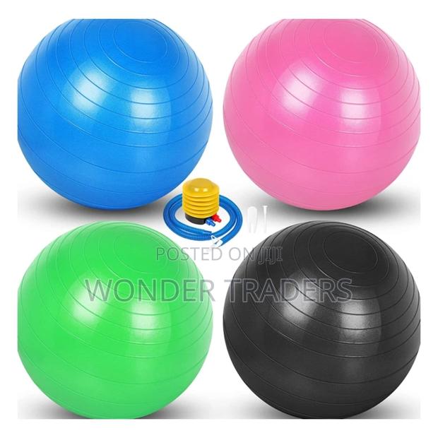 Anti-Burst Yoga Ball With a Pump