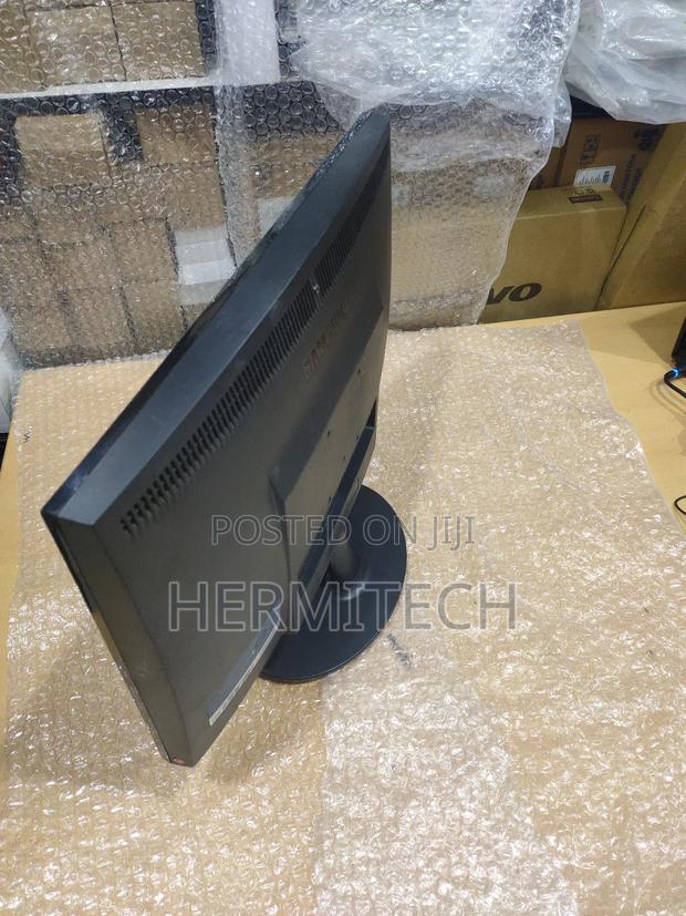 Dell 19 Inches Stretch Monitor - thumbnail 3