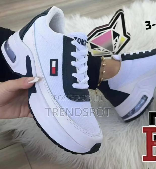 *Tommy Hilfiger Sneakers**LADIES EDITION*