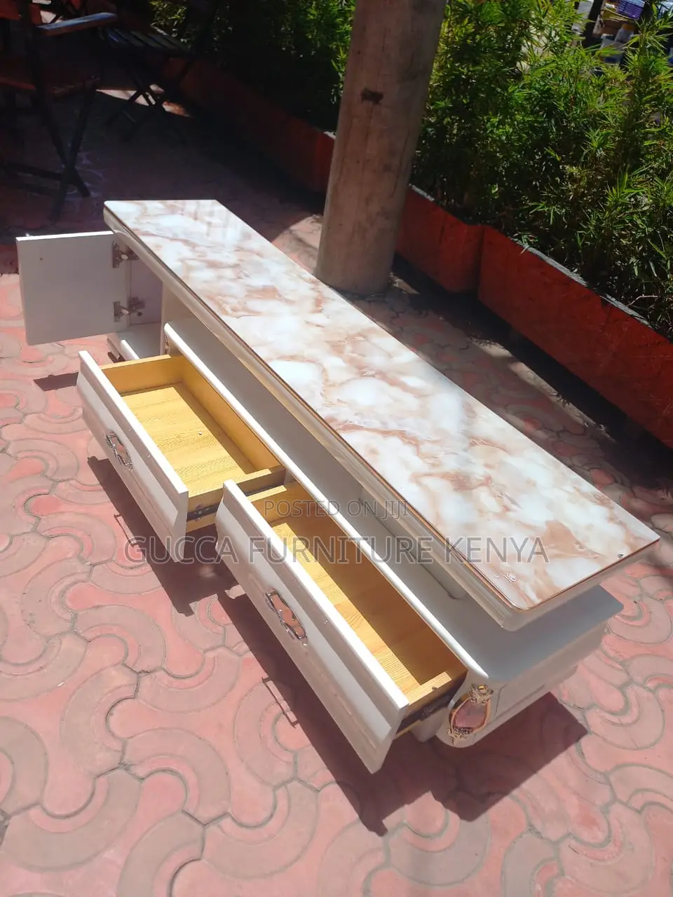 Extendable Glass Tv Stand