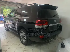 Toyota Land Cruiser 4.6 V8 ZX 2017 Matt Black