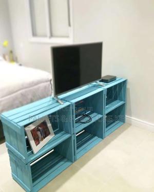 Blue Pallet TV Holder. - thumbnail 2