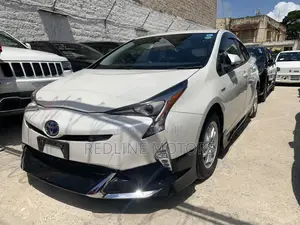 Toyota Prius Two Eco 2017 White
