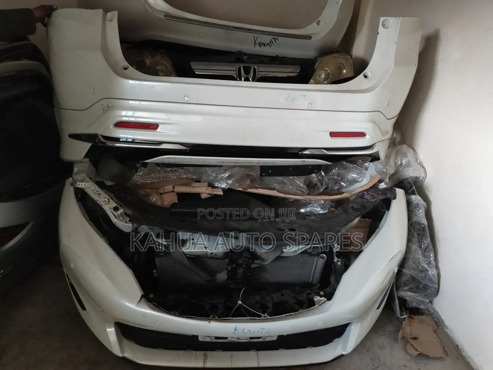 Harrier 2015/2016/2017/2018 Rear/Back Bumper With Skirting