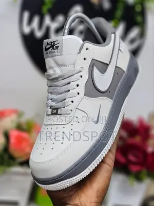 Af1 Custom
40___45
 at 3200
1st Leather
Now on Offer