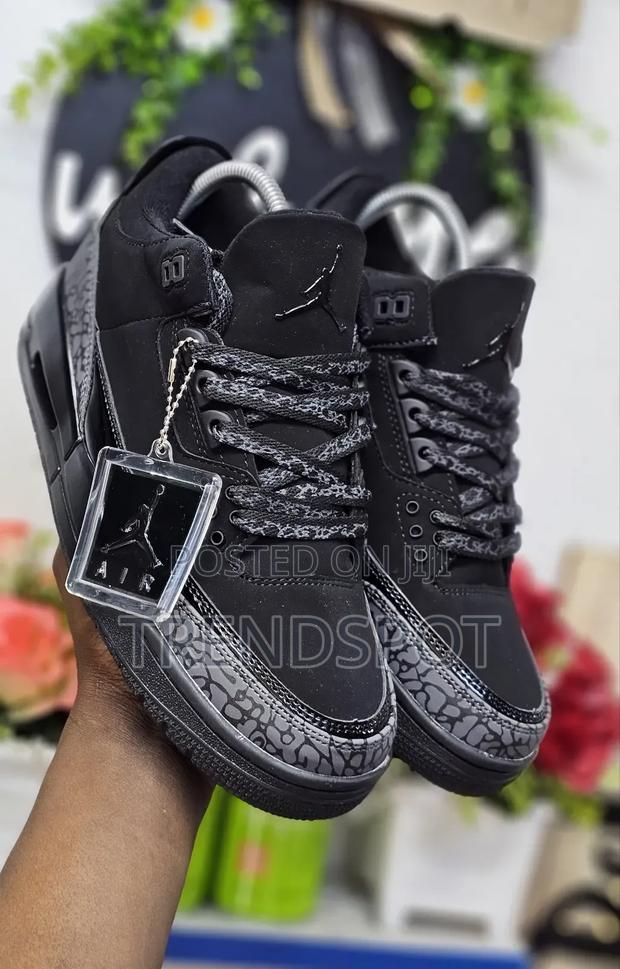Jordan 3s
36___45
 at 3000
1st Leather
Now on Offer