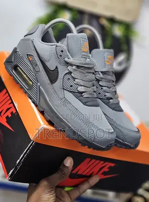 Airmax 90s
37_____45
 at 3000
1st Leather
Now on Offer
