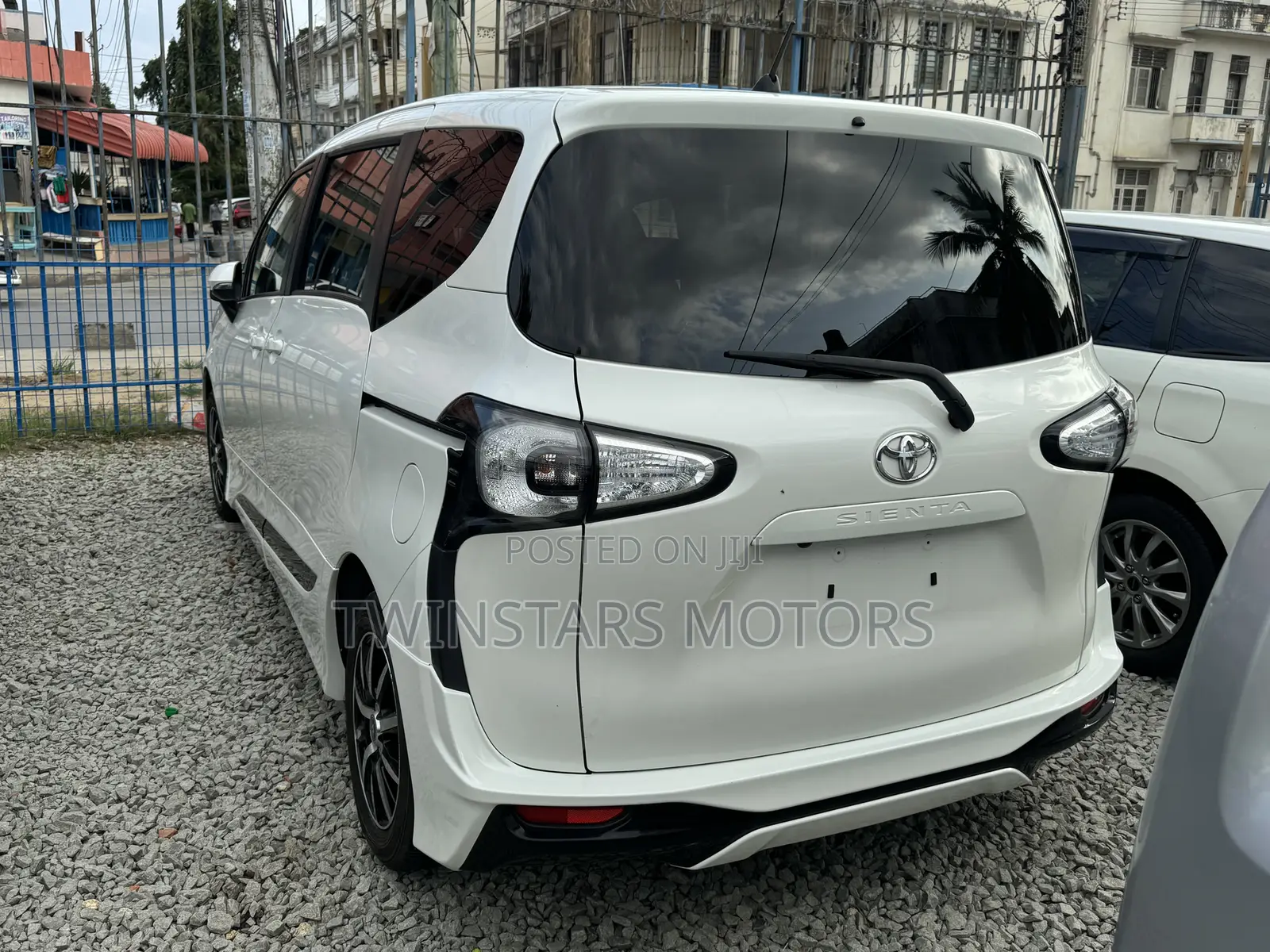 Toyota Sienta 1.5 FWD 2018 White