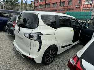 Toyota Sienta 1.5 FWD 2018 White