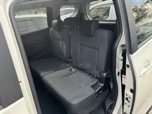 Toyota Sienta 1.5 FWD 2018 White