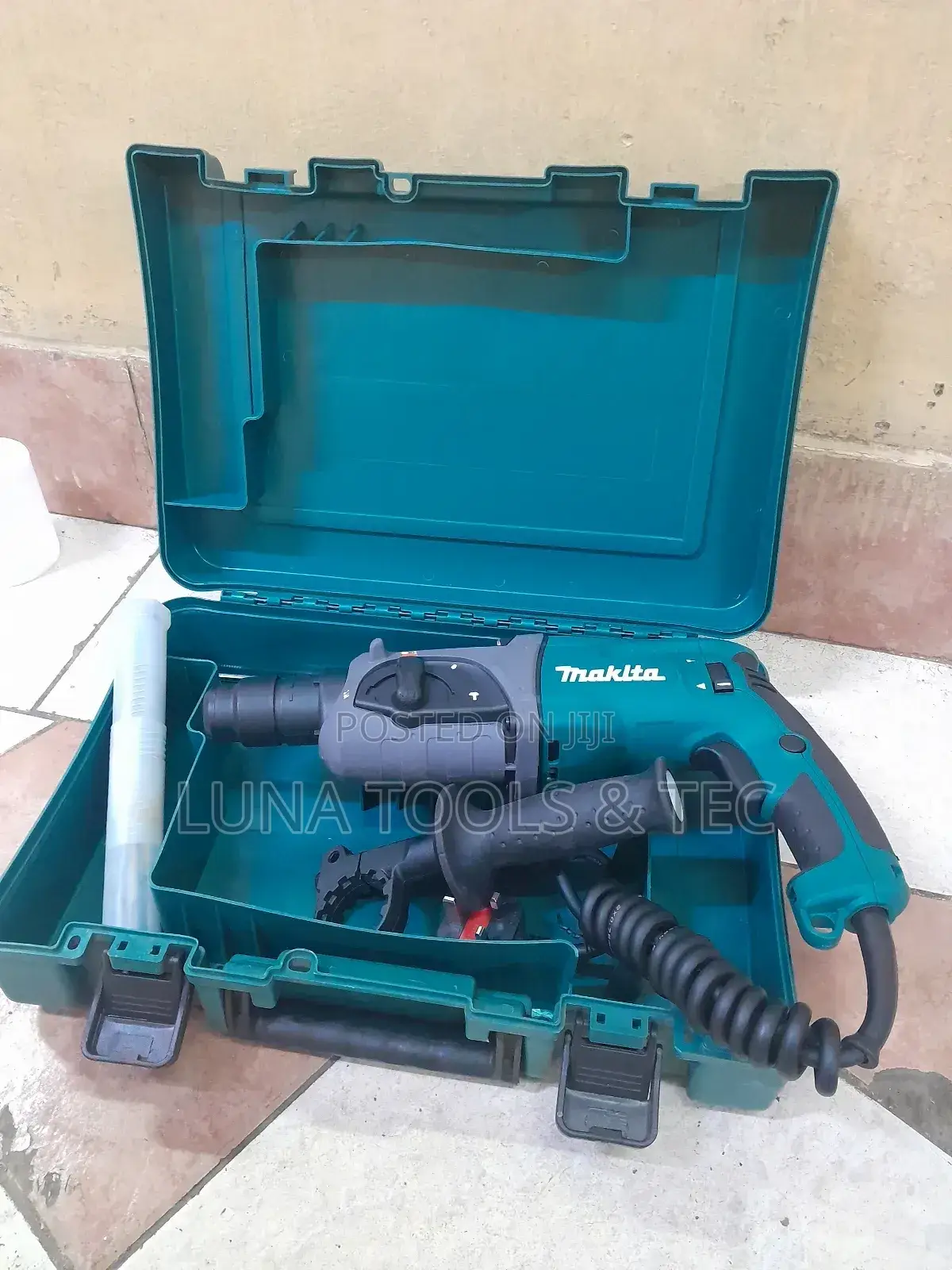 Original Makita 800w Rotary Hammer.