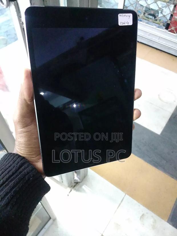 Apple iPad mini 4 128 GB Gray - thumbnail 2