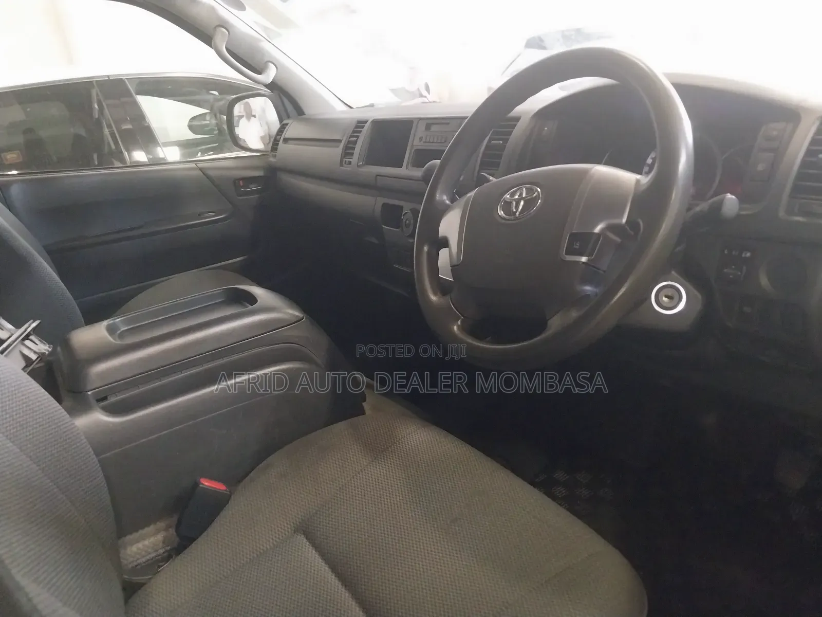 Toyota HiAce 2018 Silver