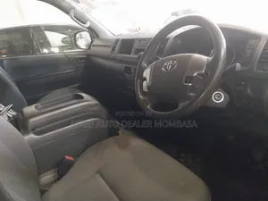 Toyota HiAce 2018 Silver