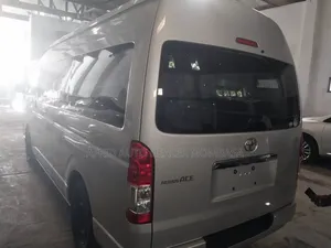 Toyota HiAce 2018 Silver