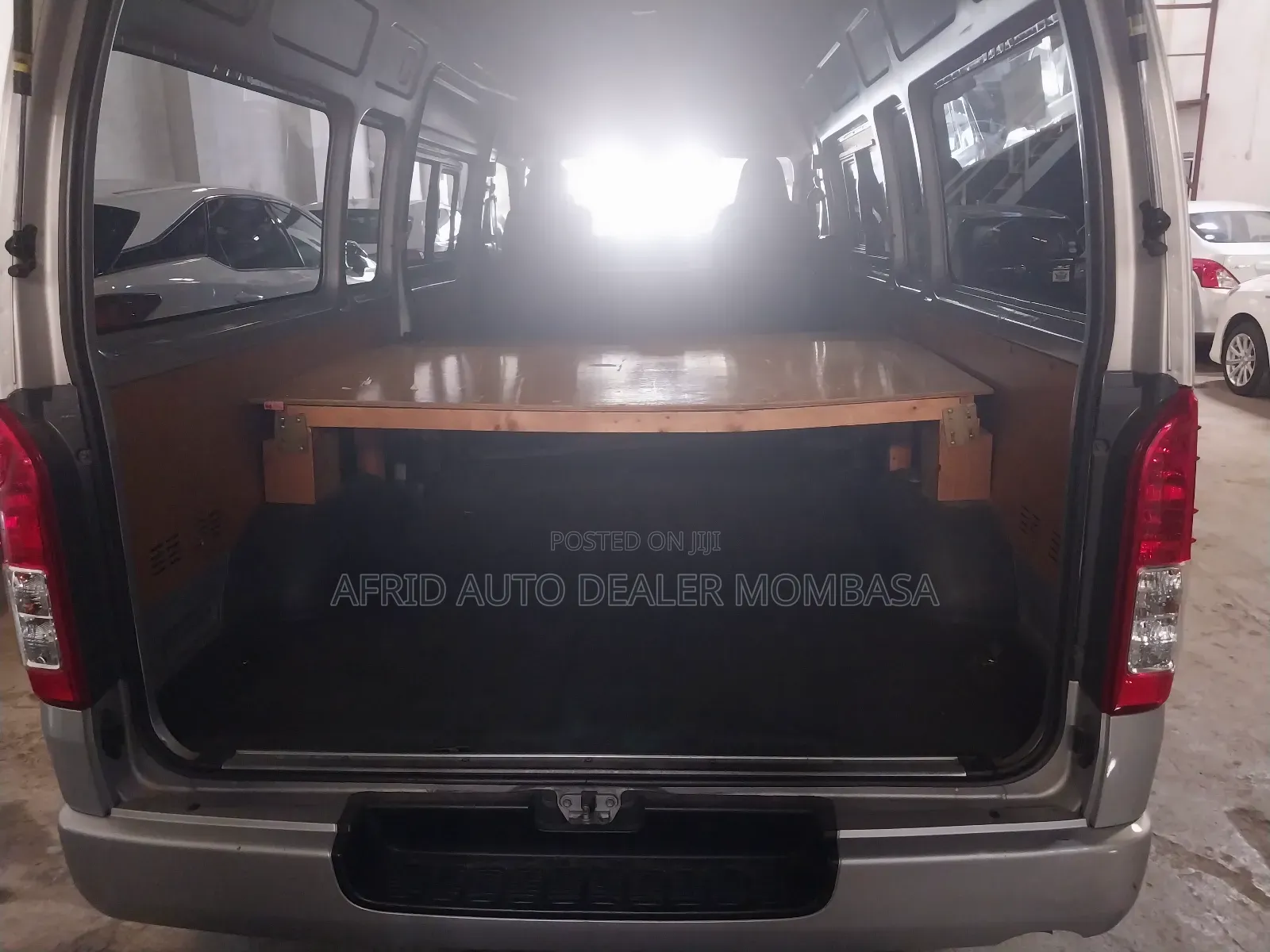 Toyota HiAce 2018 Silver