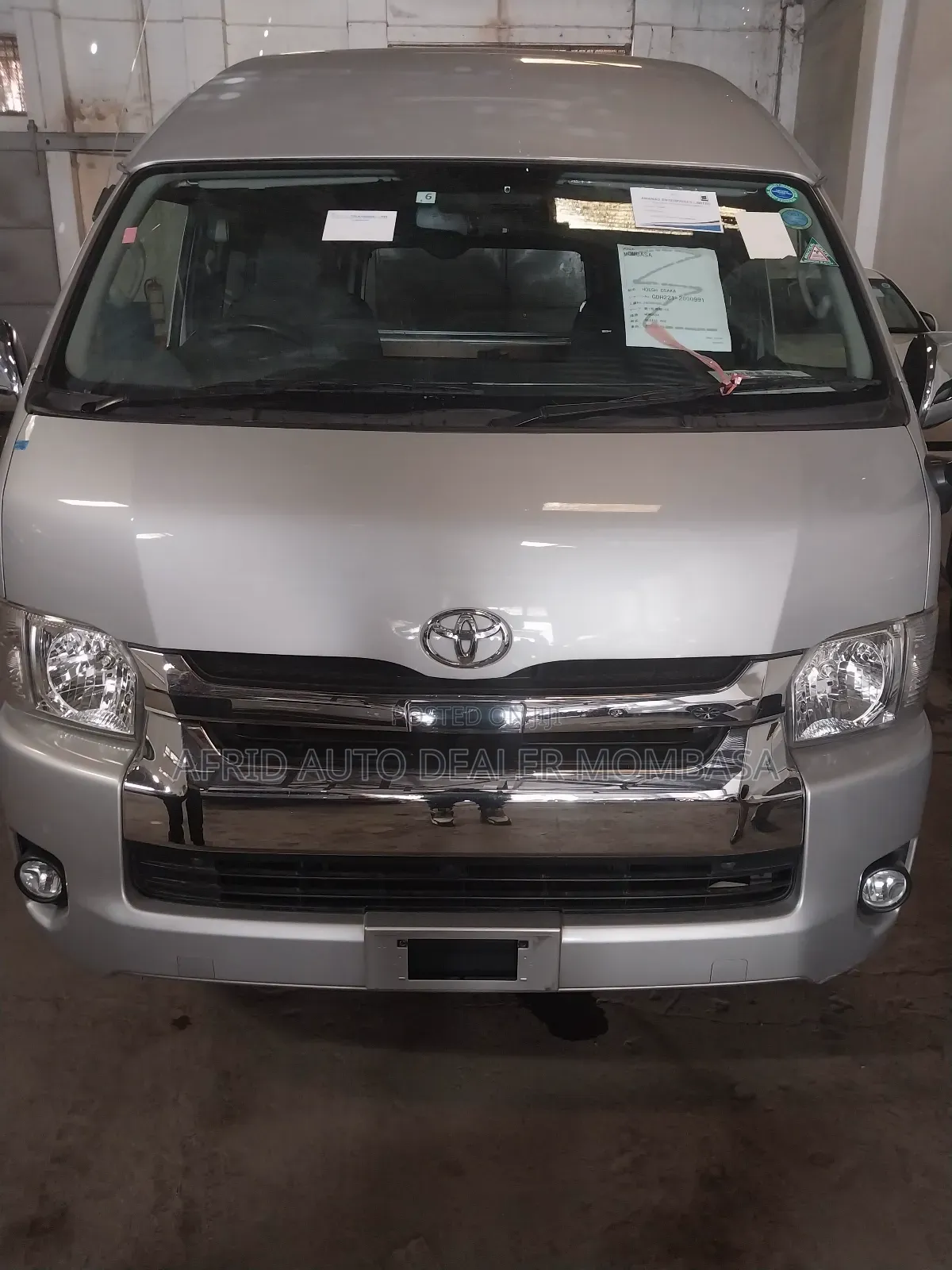 Toyota HiAce 2018 Silver