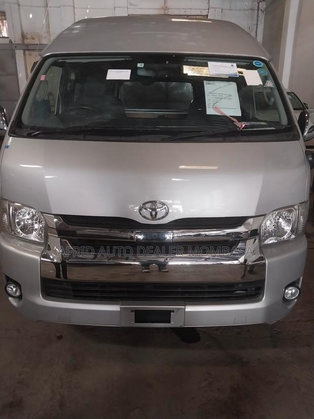 Toyota HiAce 2018 Silver