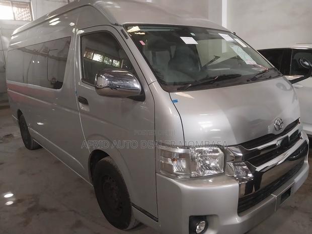 Toyota HiAce 2018 Silver - thumbnail 7