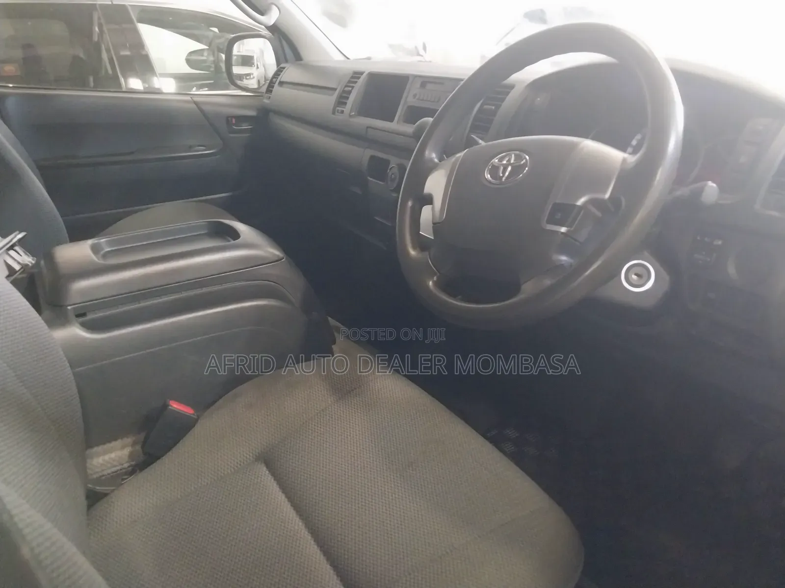 Toyota HiAce 2018 Silver