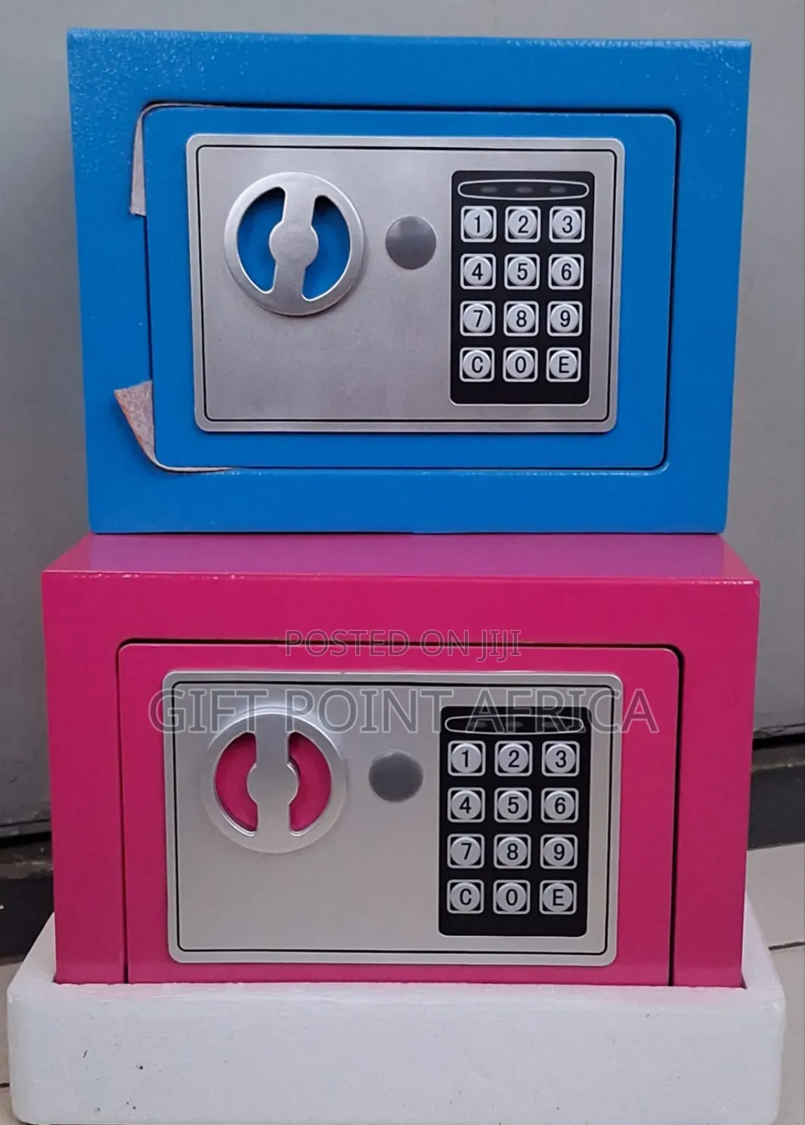 Metallic Safe With Combination Password And Keys
