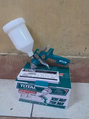 Total 600cc Air Spraying Gun,And Nozles.
