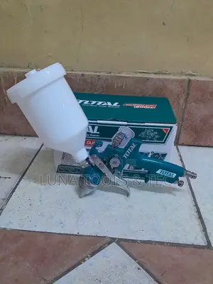 New Brand Total 600cc Air Spraying Gun and Accessories.