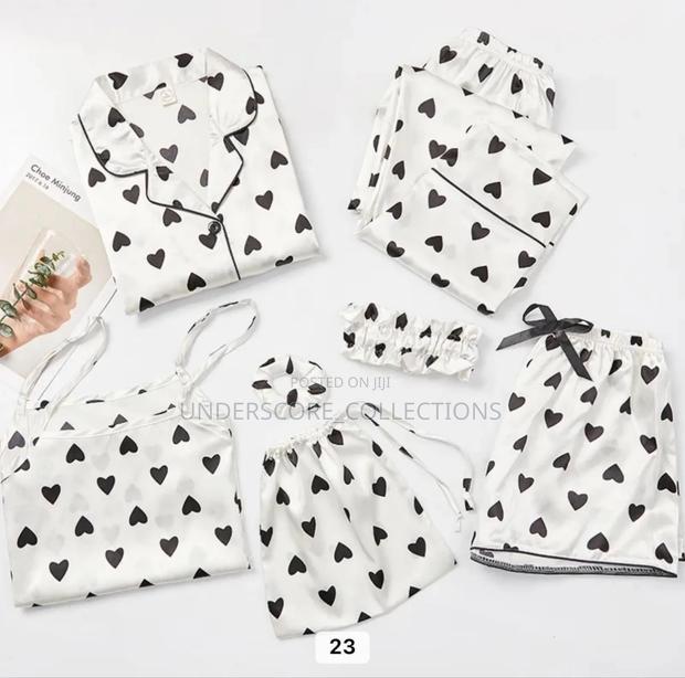 7 in 1 Ladies Pyjamas Gift Set - thumbnail 3
