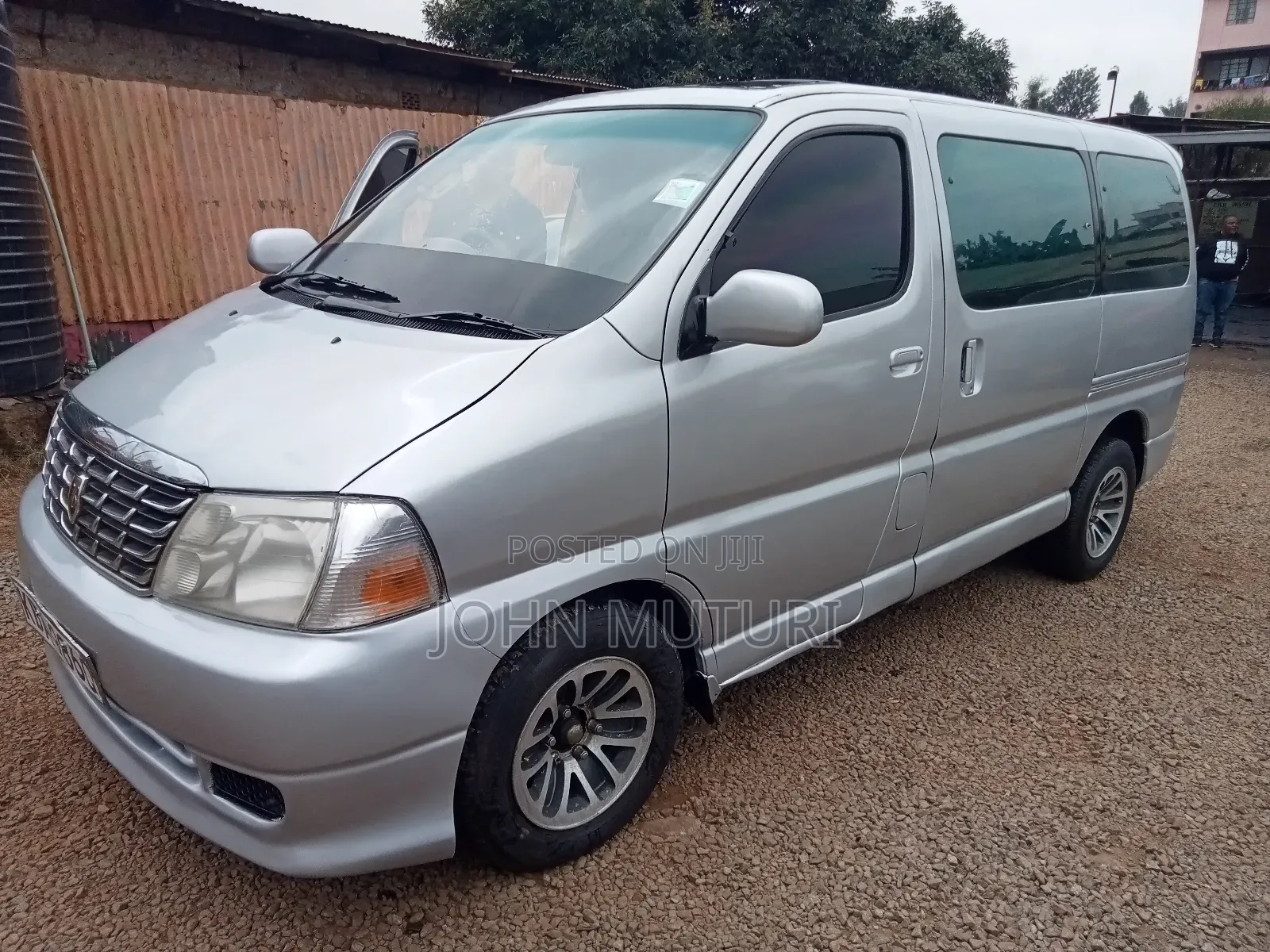 Toyota Regius 2000 Silver