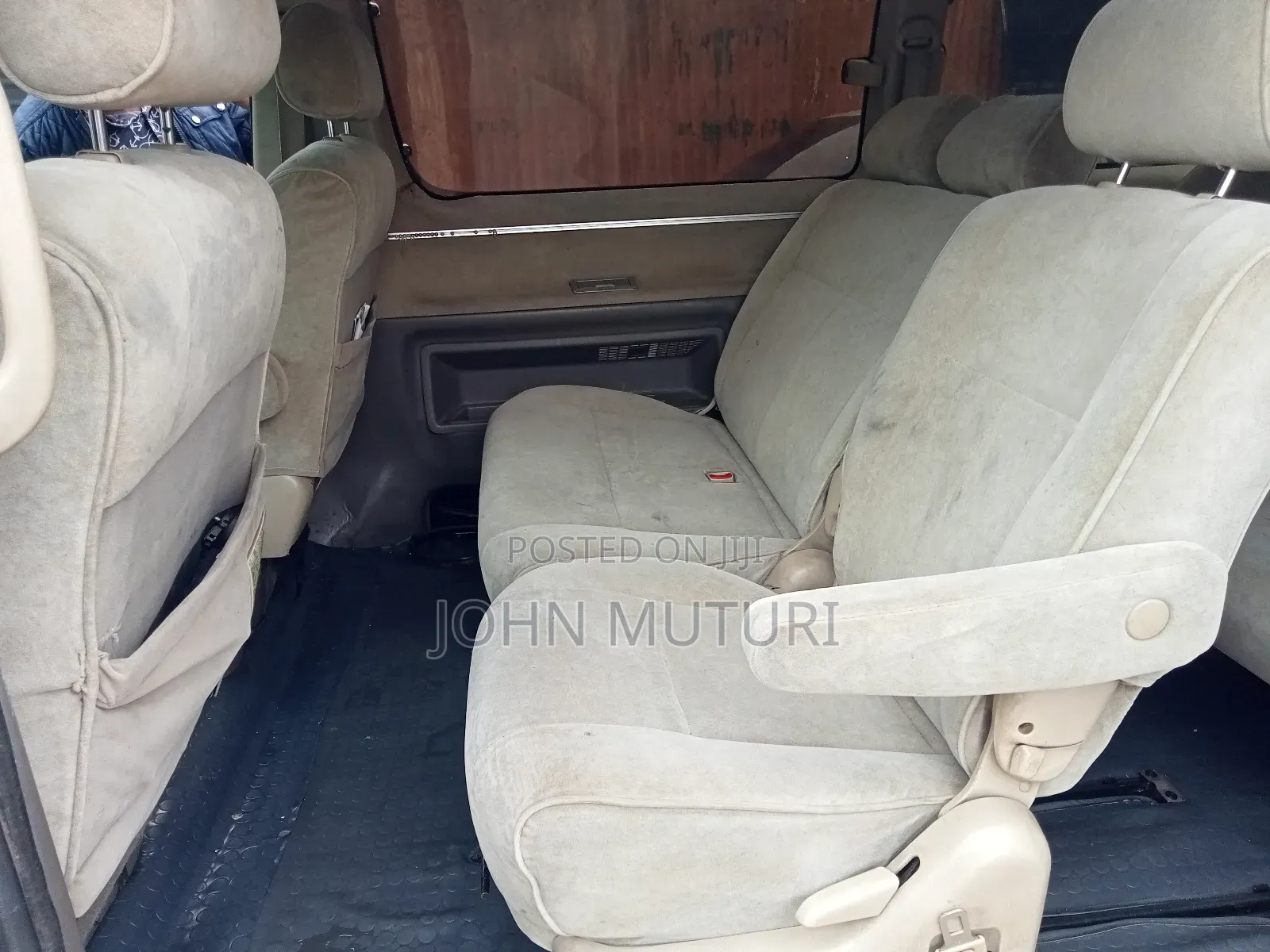 Toyota Regius 2000 Silver