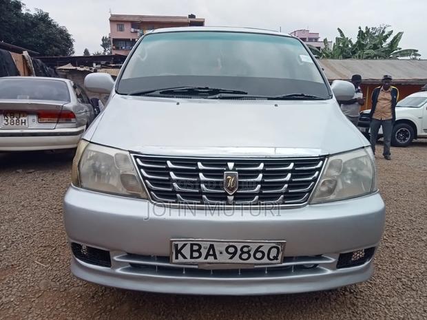 Toyota Regius 2000 Silver